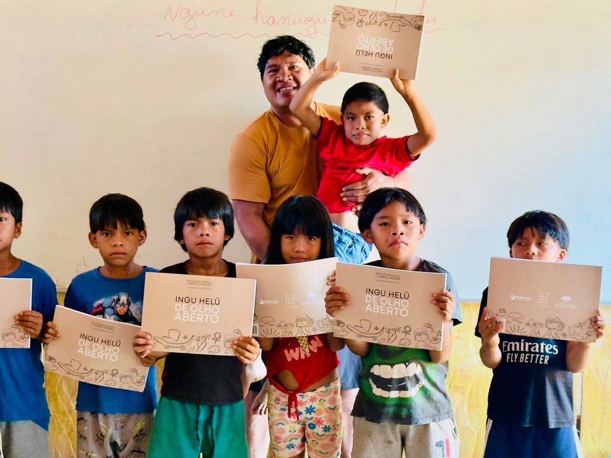 ingu helü: crianças xinguanas recebem o&nbsp;livro